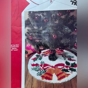 Vintage Christmas Bell 36” Valiant Tree Skirt Latch Hook Kit, model #7876